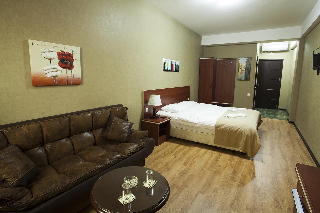 Lords Hotel Tbilisi ภายนอก รูปภาพ